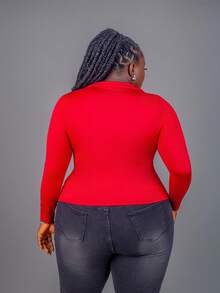 CurvyTilda تي شيرت بياقة مجعدة مناسب للمقاسات الكبيرة