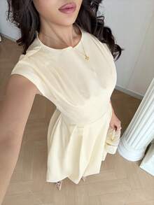 Feyla 女士纯色圆领短袖褶皱设计优雅连衣裙 - 杏色 - 查看 4