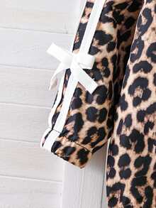 SHEIN Playful Pals 女童春秋冬两件套：立领长袖拉链豹纹上衣外套和宽松豹纹直筒裤，饰有蝴蝶结，复古休闲风酷炫女童服装套装 - 彩色 - 查看 5