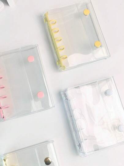 M5，1个透明便携式活页夹，双扣设计，美观实用，可用作照片收纳袋、相册、计划本、笔记本、贴纸簿等，节省开支，是办公文具、学习用品的理想之选，也是返校季必备单品。