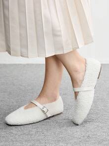 CUCCOO BIZCHIC Sepatu Slip-On Kasual Wanita dengan Desain Gesper dan Bahan Bulu Imitasi untuk Natal dan Hari Valentine - Putih - View 4