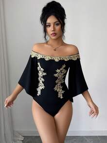 Elenzga 新款性感优雅的女士露肩T恤，饰有精美的花卉刺绣，搭配金色腰带，针织弹力喇叭袖，纯色露肩修身连体衣，适合女性穿着，春夏款。 - 黑色 - 查看 5