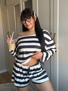 ZzzCrew بيجامة كاجوال بأكتاف مكشوفة مخططة، طقم بيجامة بأكمام طويلة وشورت - متعدد الألوان - مشاهدة 4