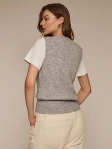 ATUI Studio Women's V-Neck 3D Floral Design Fashionable Versatile Vacation Travel Knit Vest - Grey - View 3