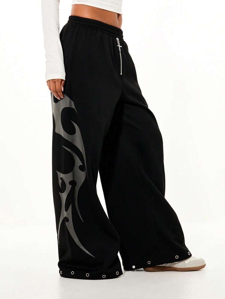 SUMWON WOMEN Pantaloni da jogging a gamba larga con grafica e occhielli in metallo