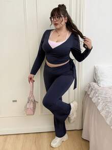 CovetEZ 大码性感极简瑜伽套装。瑜伽长袖外套、吊带背心、交叉腰带瑜伽裤。 - 藏蓝色 - 查看 6