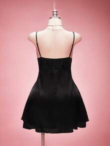 SHEIN ICON 大码女士缎面蕾丝拼接黑色吊带裙 - 黑色 - 查看 2