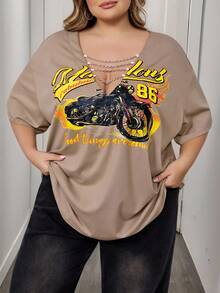SHEIN CURVE+ Plus Size Women's Basic Solid Khaki Casual Retro Distressed Street Style Short Sleeve Top, Loose Punk Motorcycle Graphic Print T-Shirt With Metal Chain Decor, Versatile For Daily Wear/Music Festival/Club/Party - Khaki - View 2