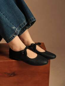 Rosivie Women Casual Versatile Commute Simple Daily Lace-Up Flats Valentine's Day - Black - View 1