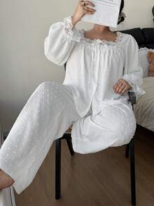 SHEIN 加大码刺绣装饰方领开衫和裤子女士宽松提花针织睡衣套装 - 白色 - 查看 1