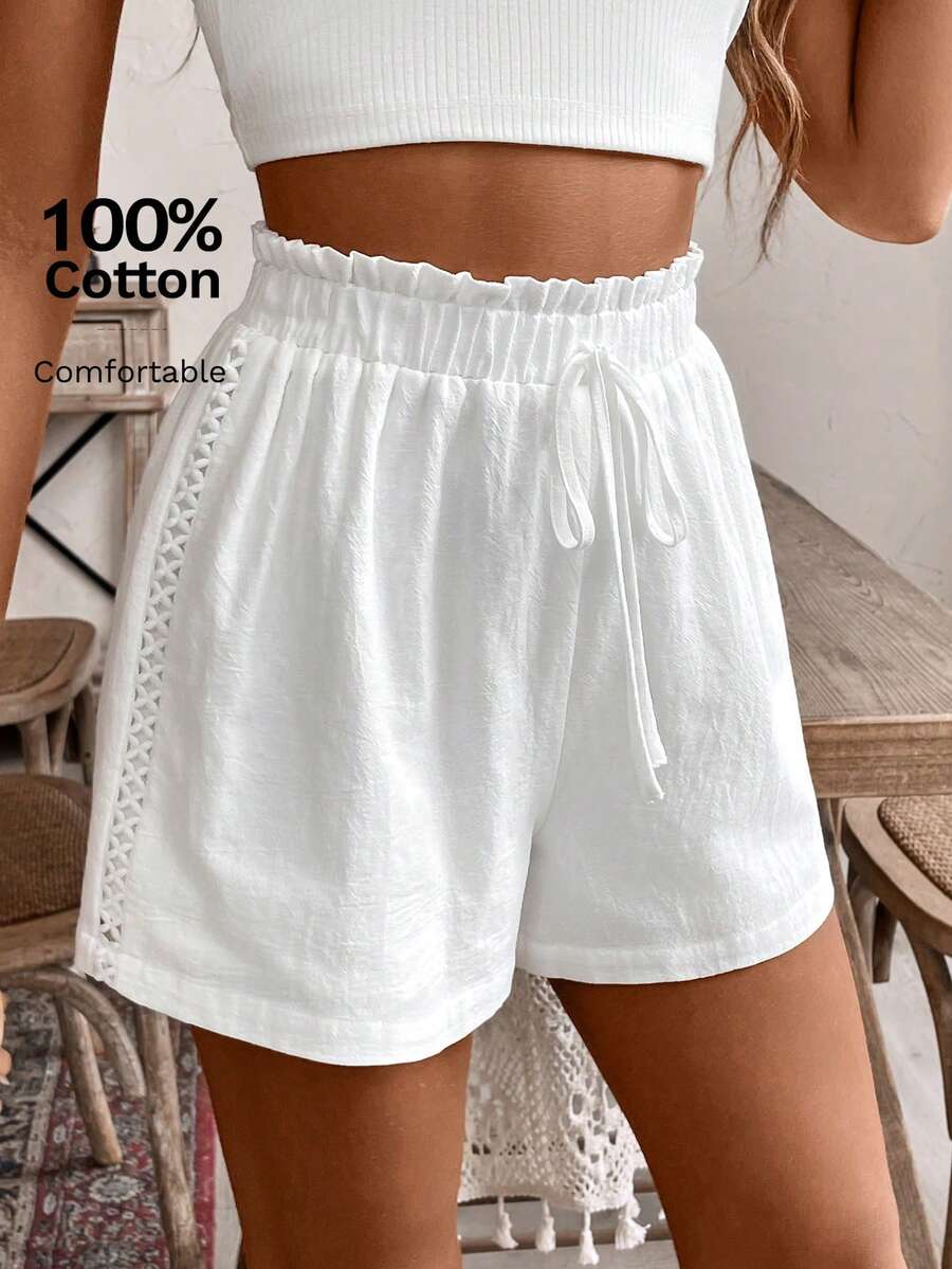 SHEIN Frenchy Pantalones cortos casuales de unicolor con cintura de bolsa de papel para mujer, para vacaciones de verano en color blanco. Pantalones cortos de encaje blanco de lino con recortes, tela cómoda y transpirable, adecuados para usar diariamente, ir a la calle, de vacaciones y en el hogar en diversas ocasiones. - Blanco - Ver 1