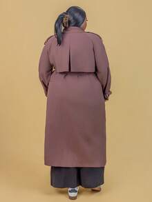 CurvyTilda 初秋棕色大码长款风衣 - 棕色 - 查看 2