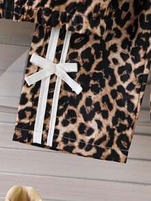 SHEIN Playful Pals 女童春秋冬两件套：立领长袖拉链豹纹上衣外套和宽松豹纹直筒裤，饰有蝴蝶结，复古休闲风酷炫女童服装套装 - 彩色 - 查看 9