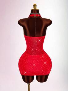 Amplova Gaun Mini Pesta Tanpa Lengan Model Halter Warna Merah Terang dengan Hiasan Berlian Imitasi dan Pinggang yang Diikat, Gaun Pesta Transparan Berkerut, Gaya Musim Panas 70-an untuk Pesta Malam di Klub, Gaun Pesta Berkilau untuk Tamu Pernikahan - Merah - View 2