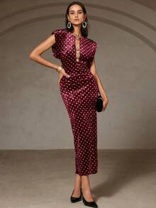 Revavyn 复古波点优雅夸张垫肩短袖圆领性感镂空金属纽扣修身连衣裙 - 酒紅色 - 查看 5