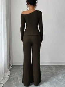 Elenzga 女士时尚休闲两件套，不对称肩部褶皱下摆金属装饰长袖罗纹针织修身T恤+罗纹针织修身喇叭裤 - 紫紅色 - 查看 2