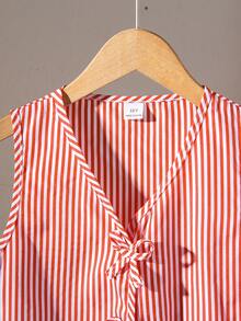 SHEIN Set de 2 piezas: Top sin mangas de rayas tejido con decoración de lazo y shorts sueltos de cintura elástica para niñas, estilo casual de verano - Rojo violeta - Ver 6