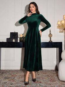 Modelyn Burgundy Velvet Long Sleeve Fitted Slim Dress, Elegant And Flattering - Dark Green - View 3
