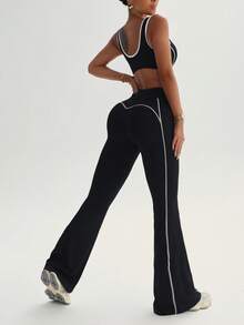 Dewbera مجموعة ملابس رياضية للنساء 2 قطعة، حمالة صدر رياضية بأكتاف قابلة للإزالة وألوان متباينة، وبنطلون ثلاثي الأرباع بخصر مخطط بألوان متباينة مع طباعة جرافيك، مناسبة للاستخدام اليومي والجري والرياضة واليوغا والجيم والتنس وغيرها. - الأسود - مشاهدة 7