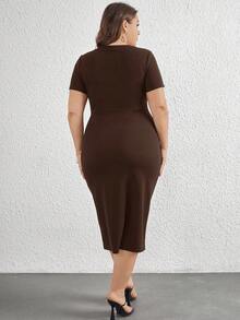 SHEIN Privé Plus Size Women's Solid Color Round Neck Short Sleeve Button Design Elegant Fitted Dress Plus Size Brown Dress Brown Bodycon Dress - Brown - View 2