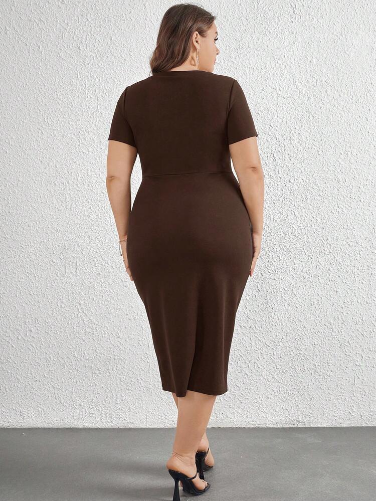 SHEIN Privé Plus Size Women's Solid Color Round Neck Short Sleeve Button Design Elegant Fitted Dress Plus Size Brown Dress Brown Bodycon Dress - Brown - View 2
