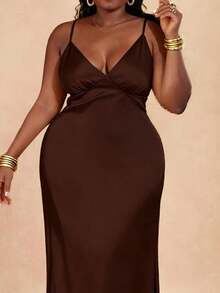 CurvyTilda Maxikleid aus Satin für Damen in Große Größen mit ärmellosem V-Ausschnitt und rückenfreier Passform, Farbe: Gelb, geeignet für Urlaub, Musikfestivals, Geburtstage, Brunch, Hochzeitsgäste, elegante Partykleider für Frauen, Herbstmode für Frauen, Schulkleidung, Y2K-Mode, Landoutfits für Frauen, Vintage-Kleidung für Frauen, Festivaloutfits für Frauen, Hochzeitsgastkleid für Kurven - Kaffeebraun - Übersicht 4