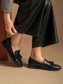 Rosivie Women's Casual Fringe Design Slip-On Loafers - Black - View 4