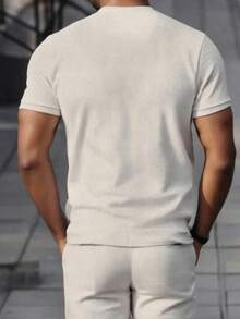Manfinity Homme 男士纯色圆领短袖休闲T恤，适合日常休闲、周末旅行、户外活动、探险旅行、轻松的工作环境或半正式场合，也可作为送给男友/丈夫的礼物，周年纪念/生日礼物，适合派对、暑假、新年、婚礼、情人节等场合。米色针织纹理面料T恤，适合周末旅行、户外活动、探险旅行、轻松的工作环境或半正式场合，也可作为送给男友/丈夫的礼物，周年纪念/生日礼物，适合派对、暑假、新年、婚礼、情人节等场合。男士两件套休闲短裤套装，男士两件套夏季男士套装，男士两件套运动套装。 - 米色 - 查看 2