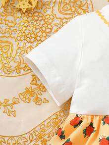 SHEIN Gaun Bayi Perempuan Baru Lahir Musim Panas yang Lucu Motif Bulan Sabit dan Lentera Bintang Timur Tengah, Gaun Berlapis Ruffle, Pakaian Arab Bermotif Bunga Merah untuk Tamu Pernikahan - MultiWarna - View 9