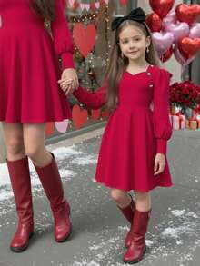 SHEIN 一款简约优雅的V领连衣裙，饰有纽扣，泡泡袖，纯色设计，适合少女穿着。适合圣诞派对、圣诞节、新年、除夕夜等场合。 - 紅色 - 查看 6