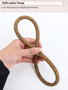 Bộ 3 khung thêu chữ thập tròn thủ công màu nâu kiểu cung điện cổ điển, vân gỗ giả, có móc treo, 7 kích cỡ khác nhau, làm từ chất liệu ABS & PVC chất lượng cao, có thể dùng làm phụ kiện điện thoại, móc khóa, trang trí túi xách, quần áo, trang trí nhà cửa, trang trí xe hơi. - màu nâu - Xem 4