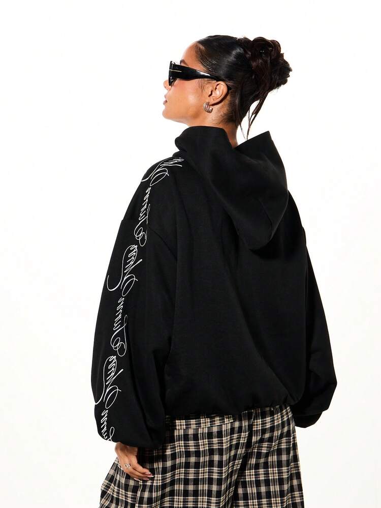 SUMWON Boxy Fit Oversized Black Hoodie With Script Print Design Long Sleeve Pullover Hooded Sweatshirt For Casual Winter Wear