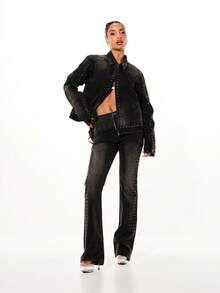 SUMWON WOMEN Damen Jeans mit niedriger Taille, Nieten, Gürtelschlaufen-Details und Metallverzierungen, gerade Beinform, ausgewaschenes Schwarz - Blau - Übersicht 4