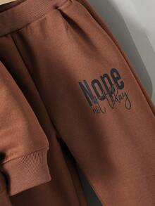 SHEIN Young Boy Leisure Sports Two-Piece Set, Consists Of A Brown Diamond-Patterned Sweatshirt With Brown Fabric Stitching, And Letter Printed Pants. Suitable For Autumn And Winter, Outdoor Activities, And Any Occasion, Providing Warmth And Comfort. - Brown - View 5