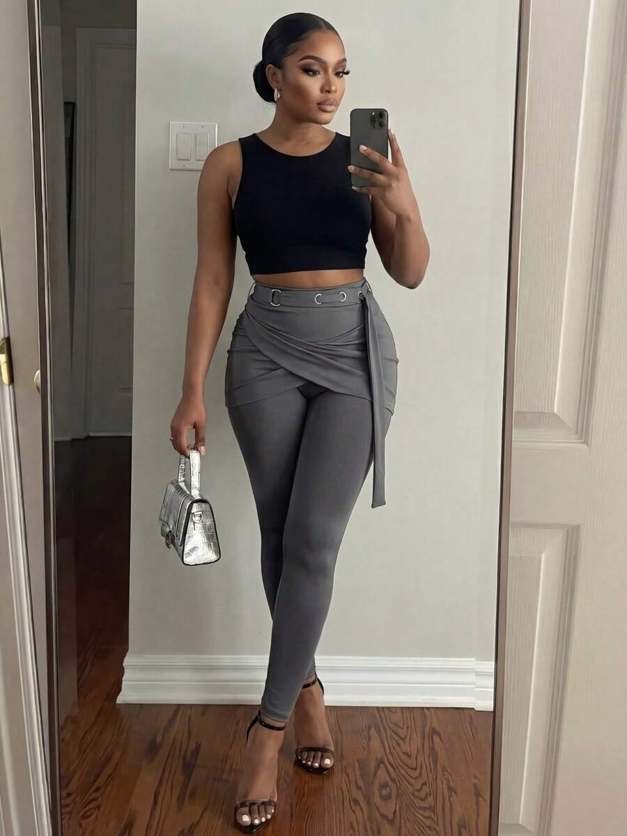 SHEIN Lady Pantalones talla grande con diseño cruzado, hebilla decorativa de metal y solapa superpuesta - Gris - Ver 1