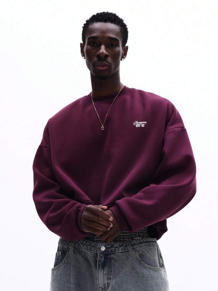 Sweat-shirt bordeaux à col rond avec motif au dos