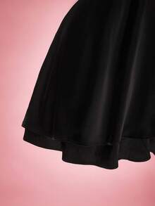 SHEIN ICON 大码女士缎面蕾丝拼接黑色吊带裙 - 黑色 - 查看 8