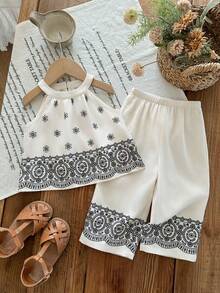 SHEIN LMoss Kids 可爱女宝宝休闲简约度假风碎花图案上衣和裤子套装，适合生日派对、聚会、演出、婚礼、洗礼、开幕式、日常生活、上学、旅行以及秋冬季节。女宝宝两件套亚麻套装，可爱复古风女宝宝两件套，女宝宝夏季服装套装。 - 彩色 - 查看 1