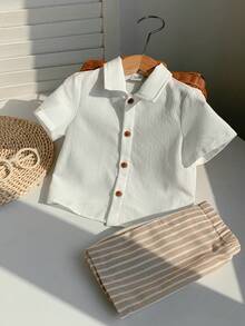 SHEIN 2 pièces/Set Chemise à manches courtes blanche confortable et polyvalente, et short rayé pour bébé garçon/fille. Convient pour l'intérieur, l'extérieur, le quotidien, les sports, les jeux, les fêtes, les séances photo, les vacances, les festivals au printemps/été - Multicolore - Voir 6