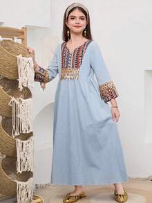 SHEIN فستان بأكمام 3/4 مزين بالشرائط المنسوجة والتطريز المنقط، مناسب للسفر والعطلات والأجواء الريفية والمنتجعات الكاجوال والبوهيمي، متناسق مع الأخت والأم-ابنة، باللون الأزرق - أزرق فاتح اللون - مشاهدة 9