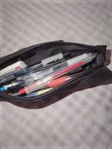 1 hộp đựng bút Oxford dung tích lớn, được làm từ chất liệu Oxford chắc chắn, có độ bền vượt trội. Thiết kế hai lớp cung cấp đủ không gian để sắp xếp gọn gàng tất cả văn phòng phẩm, từ bút chì và bút bi đến tẩy và thước kẻ. Sử dụng đa chức năng, túi đựng đồ đa năng dễ thương, hộp đựng bút, đồ dùng học tập, đồ dùng nhà trường. - Nhiều màu 1 - Xem 4