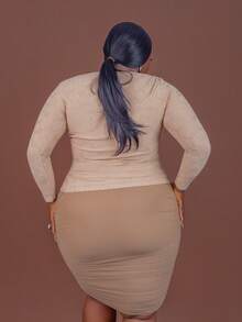 CurvyTilda 大码优雅办公室/工作精致高级活动下午茶略带性感约会纹理花卉提花长袖肩褶紧身修身 T 恤 - 卡其色 - 查看 2