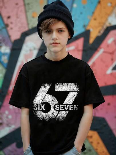 青少年男童休闲简约复古“67”图案印花圆领短袖T恤，适合外出穿着；黑色短袖上衣“Six Seven”上衣，适合夏季及所有季节穿着。