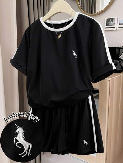 GlowEve CURVE Plus Size Women Solid Color Casual T-Shirt And Shorts 2-Piece Set Black Athletic Outfit Two Piece Short Set Tracksuit Unicorn Embroidery Casual Wear Black T-Shirt Shorts Set Unicorn Embroidery Set Casual Summer Outfits Black Athletic Shorts Set Striped Shorts Top Set Sporty Outfit Black Tracksuit Tracksuit Women