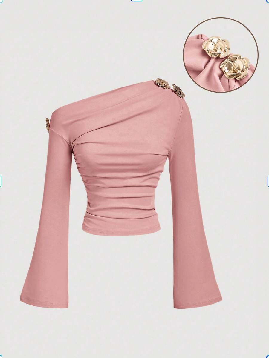 SHEIN MOD Áo thun nữ màu trơn, họa tiết hoa 3D bằng kim loại, thiết kế bất đối xứng, vai lệch. - Hồng - Xem 1