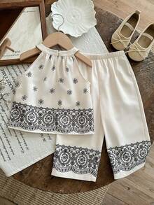 SHEIN LMoss Kids 可爱女宝宝休闲简约度假风碎花图案上衣和裤子套装，适合生日派对、聚会、演出、婚礼、洗礼、开幕式、日常生活、上学、旅行以及秋冬季节。女宝宝两件套亚麻套装，可爱复古风女宝宝两件套，女宝宝夏季服装套装。 - 彩色 - 查看 2