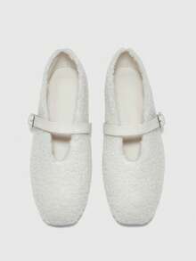 CUCCOO BIZCHIC Sepatu Slip-On Kasual Wanita dengan Desain Gesper dan Bahan Bulu Imitasi untuk Natal dan Hari Valentine - Putih - View 2