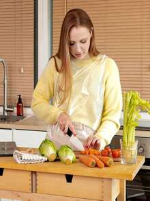 Delantales de plástico desechables para cocinar, pintar, barbacoa y picnic - Envueltos individualmente por higiene - Multicolor - Ver 3