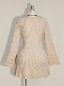 SHEIN ICON 女士复古极简V领喇叭袖毛绒罗纹黑色修身连衣裙，秋冬款 - 杏色 - 查看 2