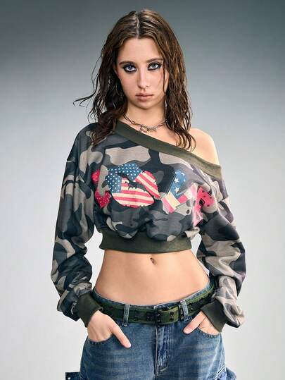 Y2K sexy Crop Top mit schräger Schulter, Camouflage-Muster mit Flagge, Herz und Lippen Grafik Sweatshirt für Frauen